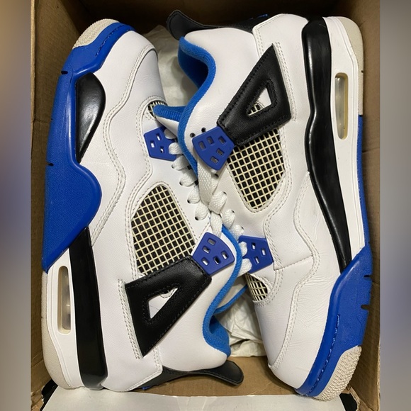 Jordan 4s - Picture 5 of 6